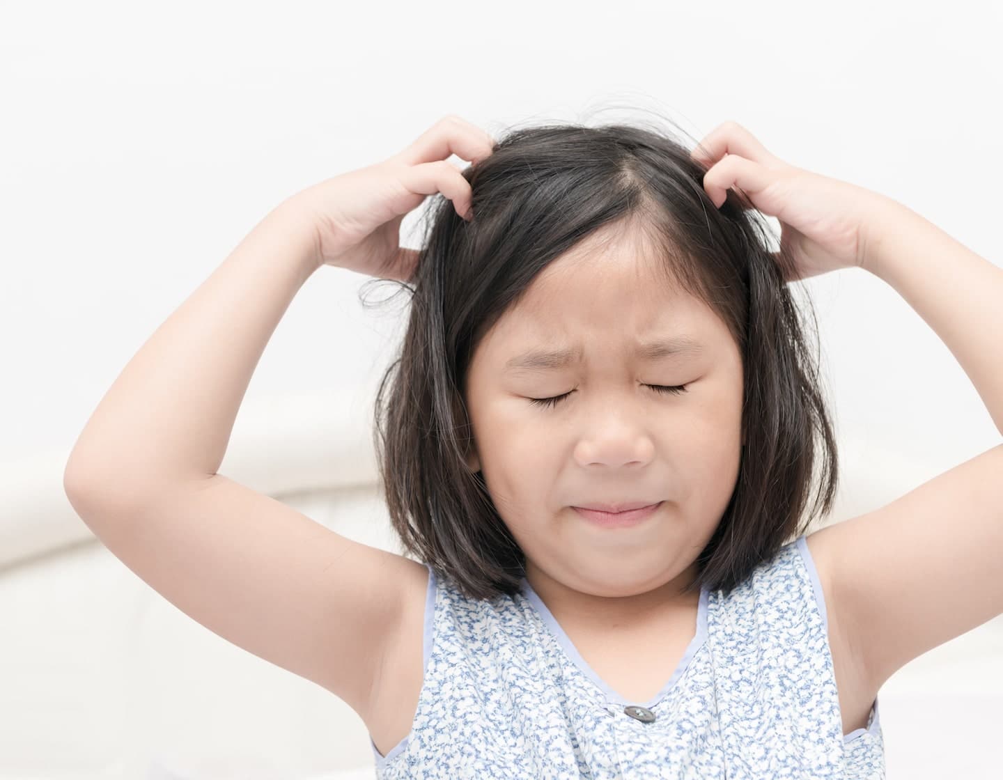 Oh non! Mon enfant a des poux ! Guide de traitement, peignes à poux et shampooing contre les poux à Singapour