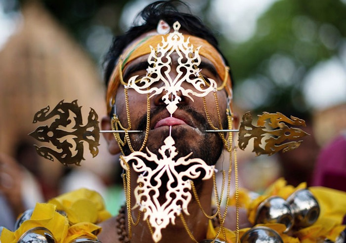 Thaipusam 2025 à Singapour : où voir la procession à pied de 4 km de fidèles avec des piercings cutanés