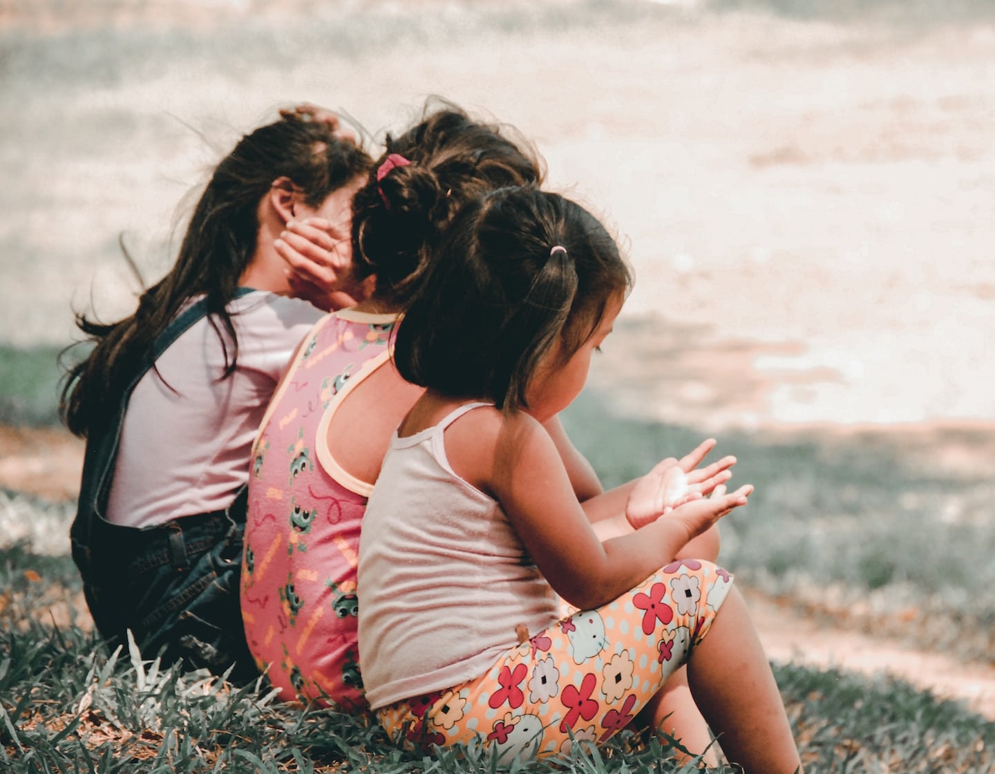 Conseils aux parents : Comment aider les enfants à dire au revoir à leurs amis