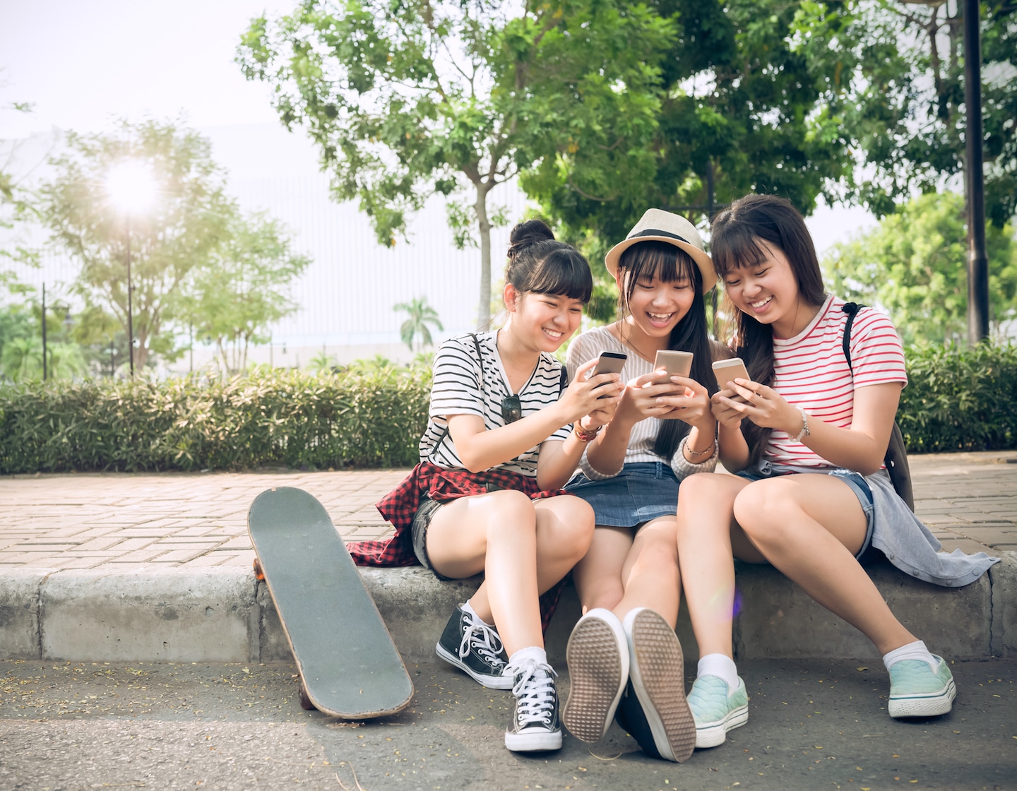 Évitez les selfies : l'effet psychologique des médias sociaux sur les enfants et comment les mamans peuvent les aider