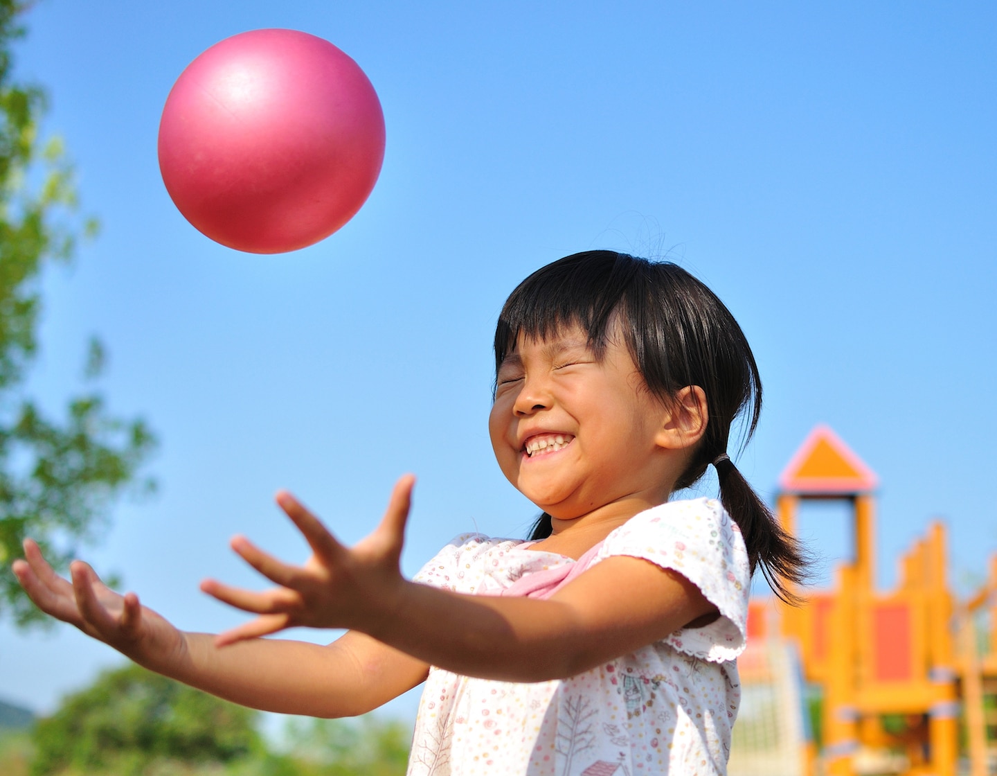 17 façons de faire bouger davantage les enfants (atteindre les objectifs d’activité physique et stimuler la motricité fine !)