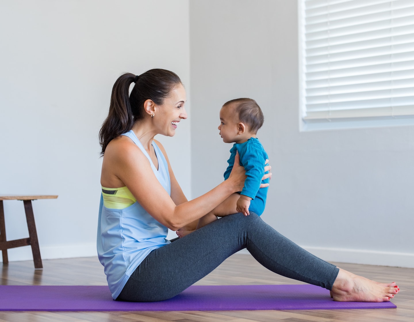 Mouvements post-partum et plancher pelvien : 3 mouvements de force pour les nouvelles mamans