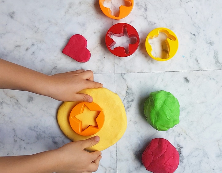 Recette de pâte à modeler maison (Play-Doh)