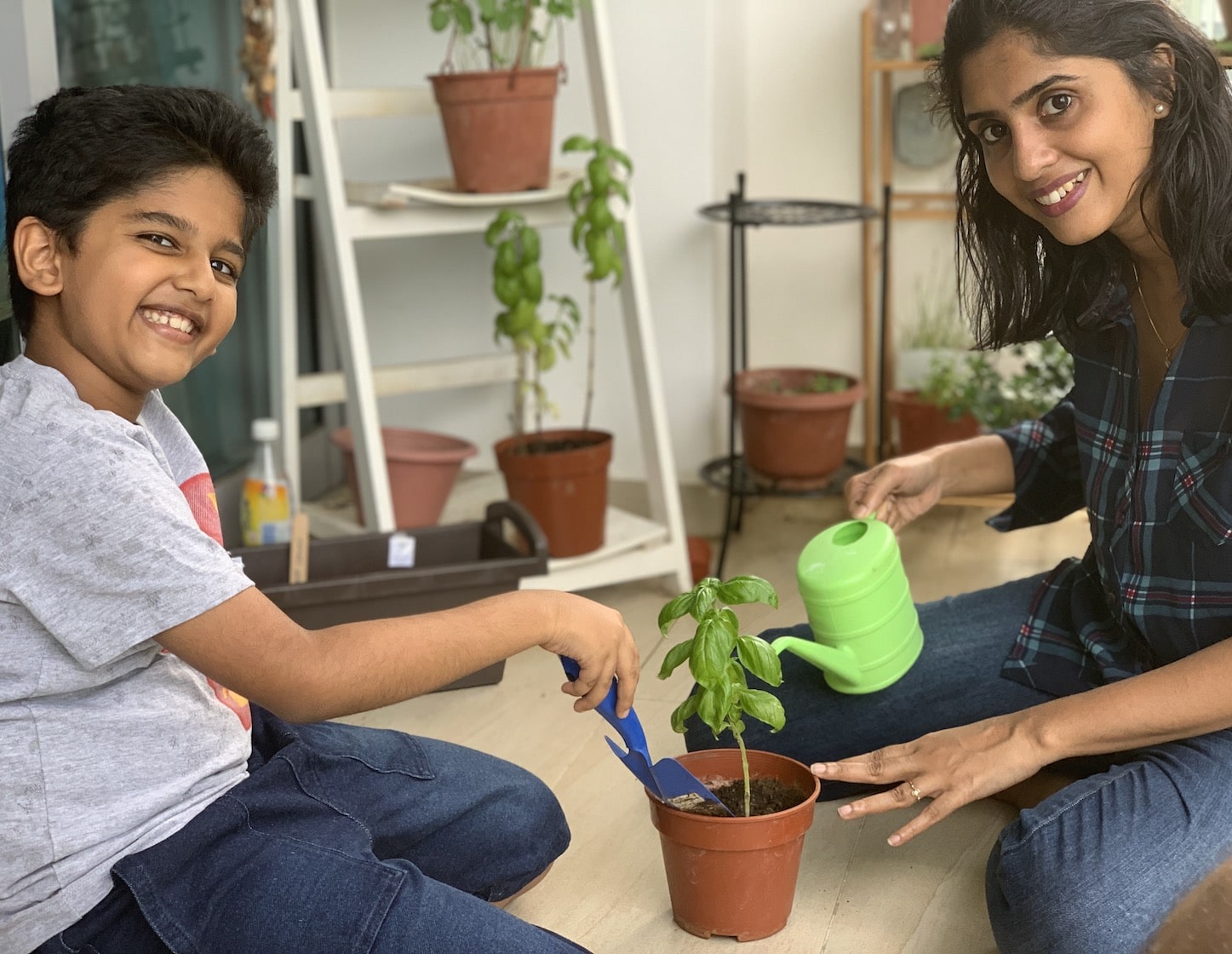 Conseils pour jardiner avec des enfants : plantes les plus faciles à cultiver et compétences que le jardinage inculque