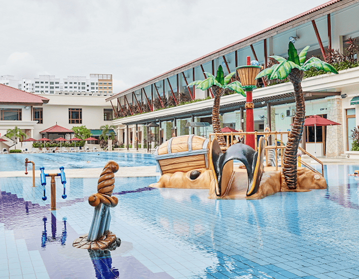 16 Meilleurs piscines publiques adaptées aux enfants à Singapour (toboggans inclus!)