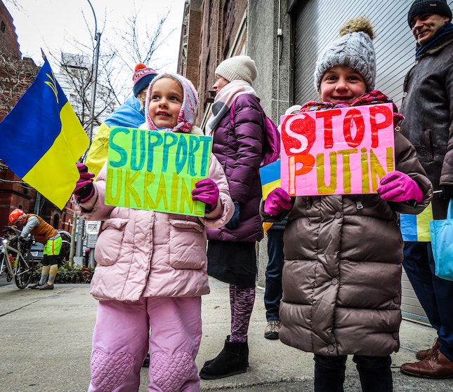 « Mes petites filles prient pour la paix tous les soirs » Une maman ukrainienne dans SG partage son histoire et comment vous pouvez aider à la crise en Ukraine