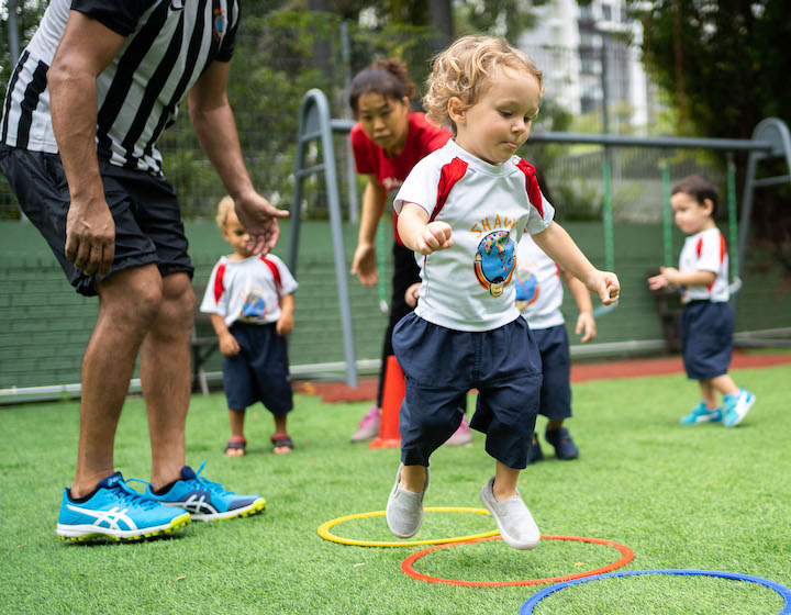 Les tout-petits peuvent construire des robots, jouer avec de la boue et devenir actifs grâce au sport à la Shaws Preschool !