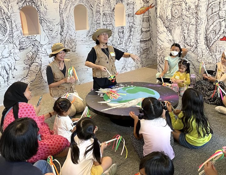 REVUE : Visites bilingues de contes de la Biennale pour enfants de la galerie pour les enfants en anglais, mandarin, malais et tamoul