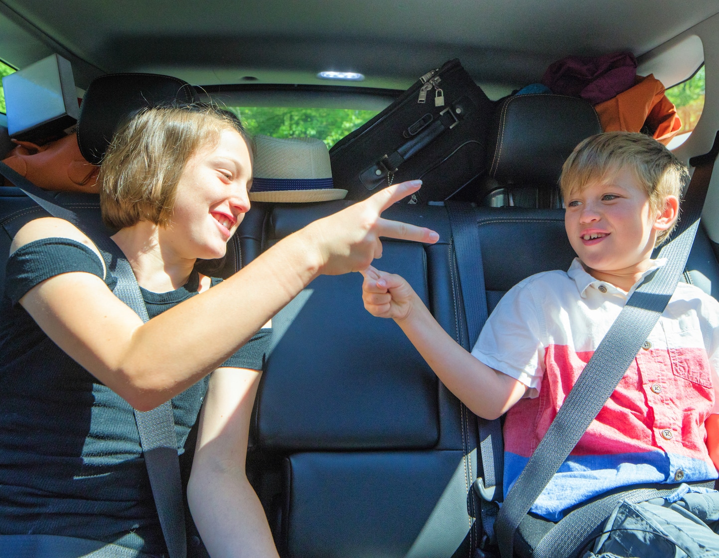 Des jeux amusants pour divertir les enfants lors d'un road trip ou d'une escale d'avion