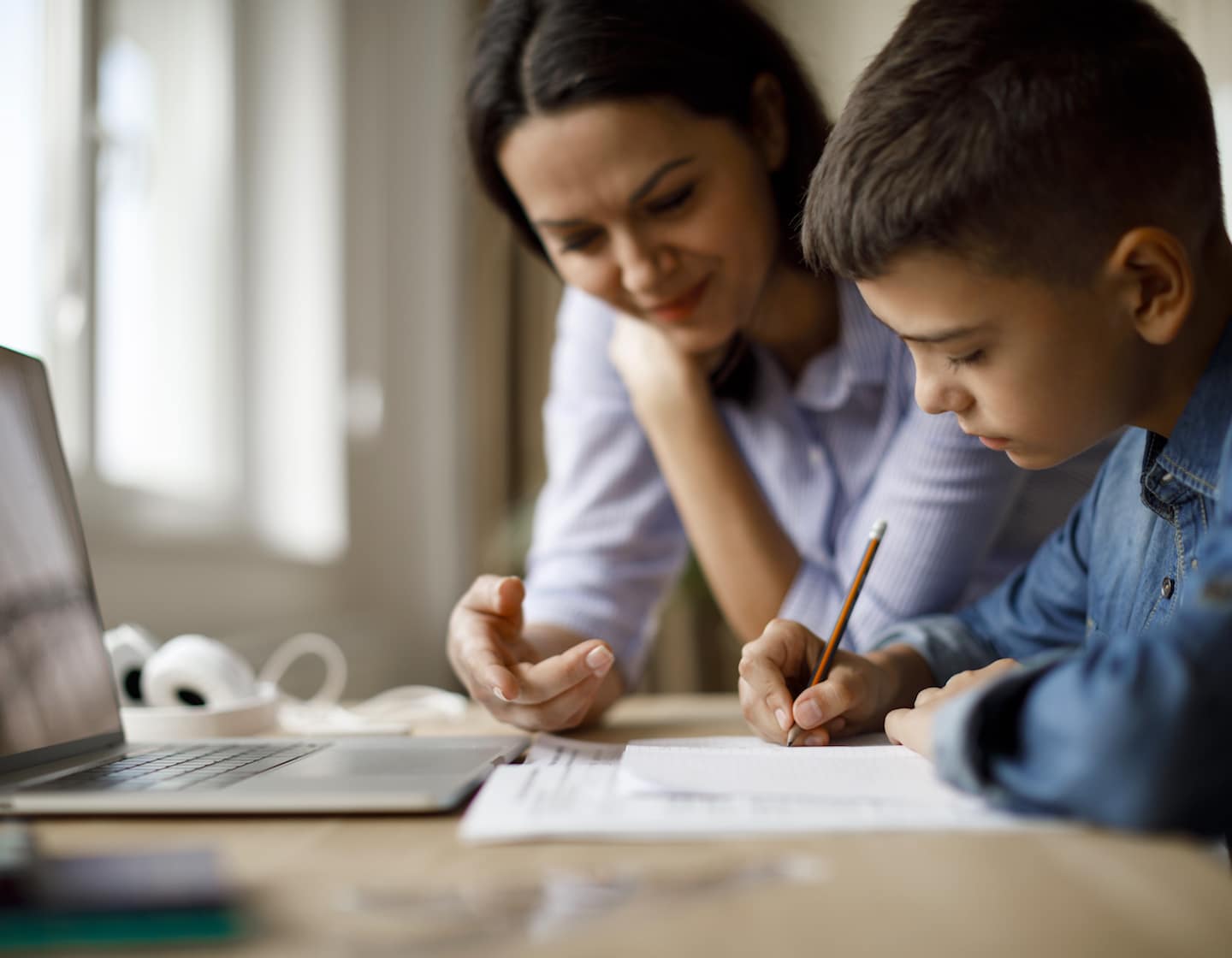 Activités d'apprentissage à domicile : comment impliquer et éduquer vos enfants