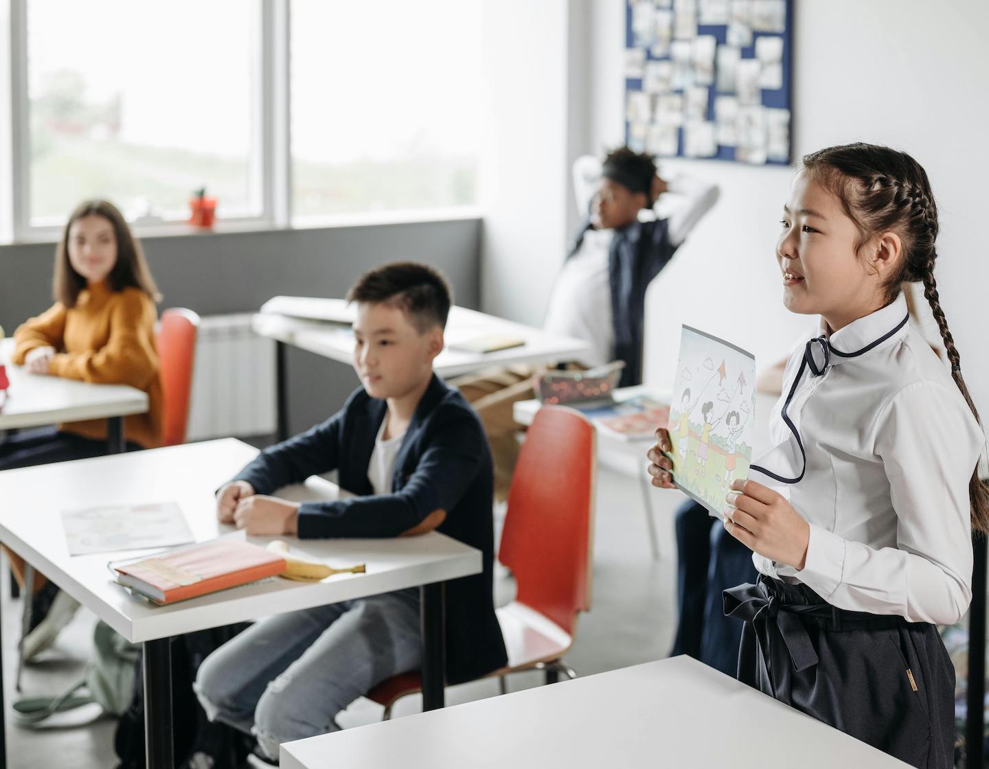 École locale ou internationale : comment choisir la bonne école pour votre enfant à Hong Kong