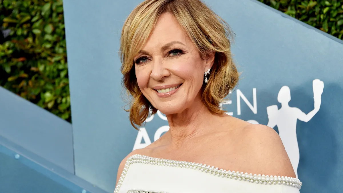 Allison Janney a une floraison tardive et nous l'aimons pour cela : pourquoi elle ne s'est jamais mariée ni n'a eu d'enfants