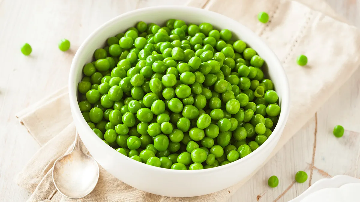 Comment faire cuire des pois surgelés pour qu'ils soient brillants et croustillants à chaque fois 