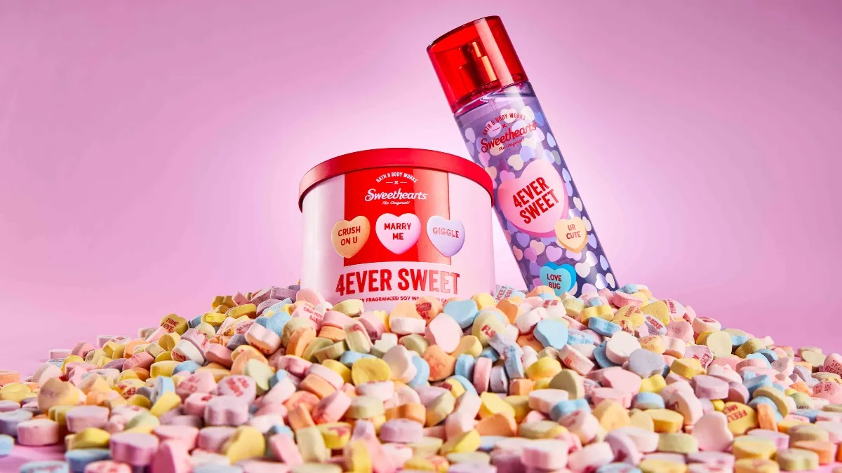 Bath and Body Works s'associe à la marque de bonbons nostalgiques « Sweethearts » pour la collaboration la plus mignonne et la plus pleine de cœur