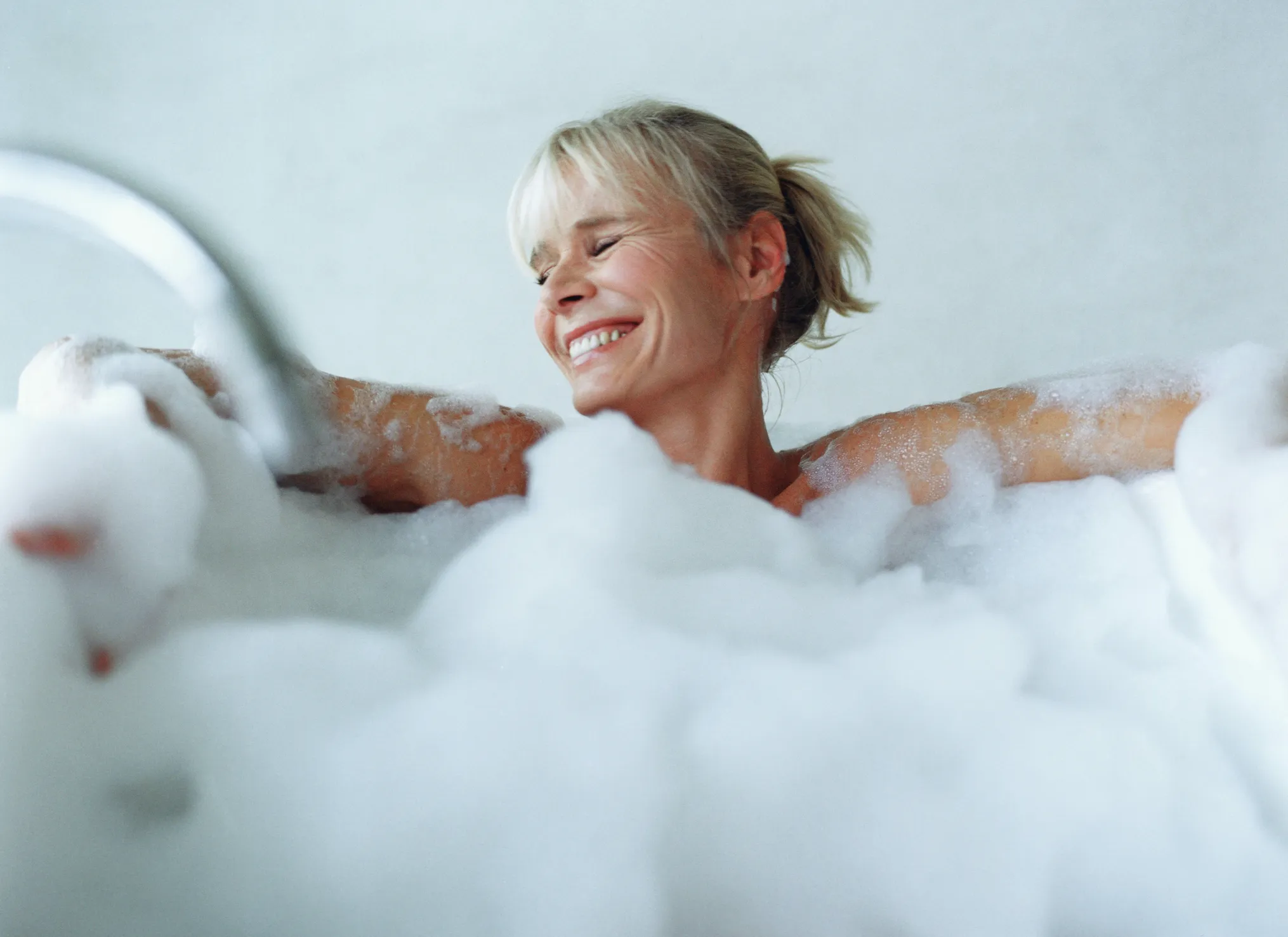 Des bains de bain qui font des merveilles pour guérir les problèmes de peau, soulager les douleurs musculaires et plus encore