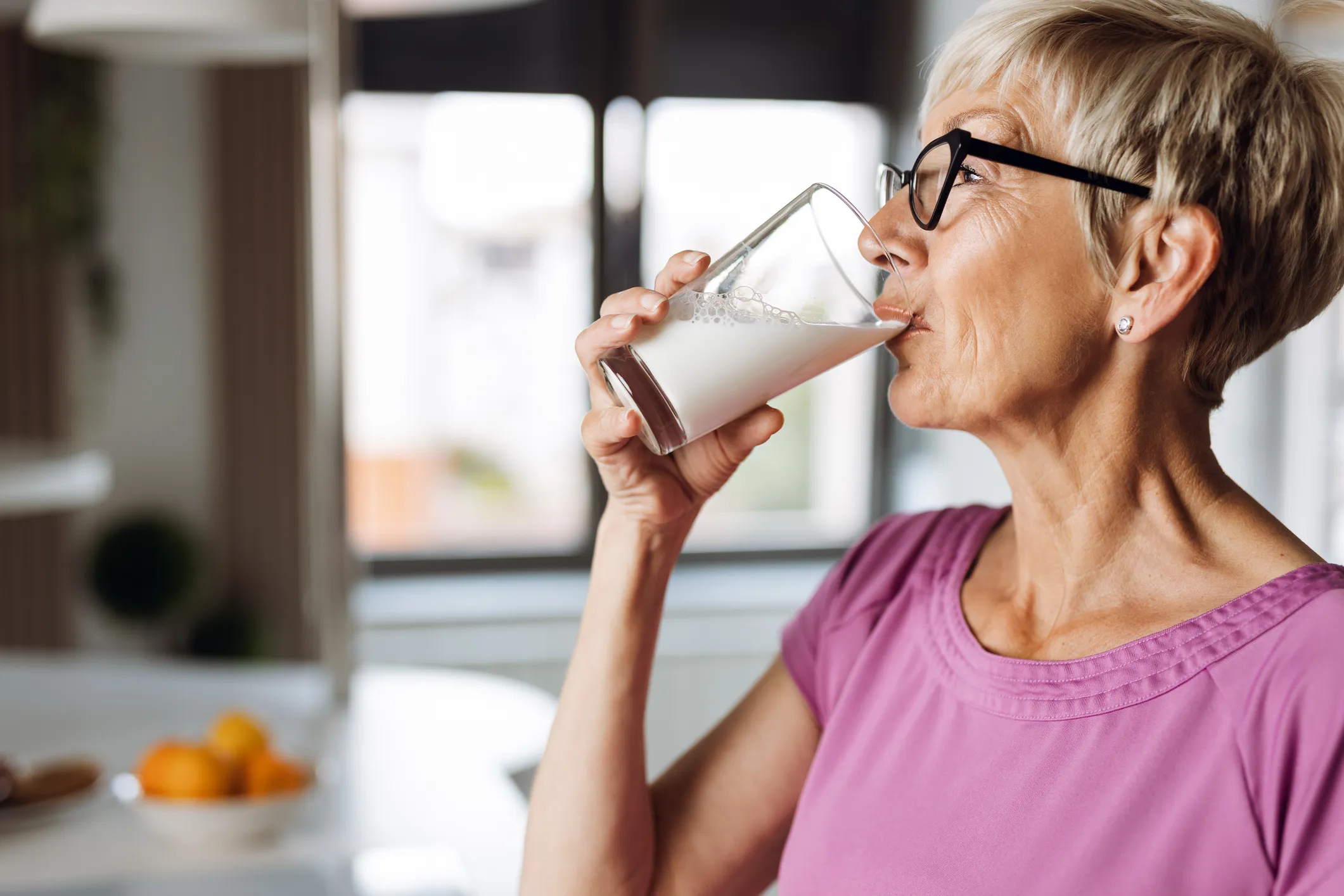 « Le lait peut sauver des vies » : une étude révèle que le calcium réduit de 17 % le risque de cancer colorectal chez les femmes