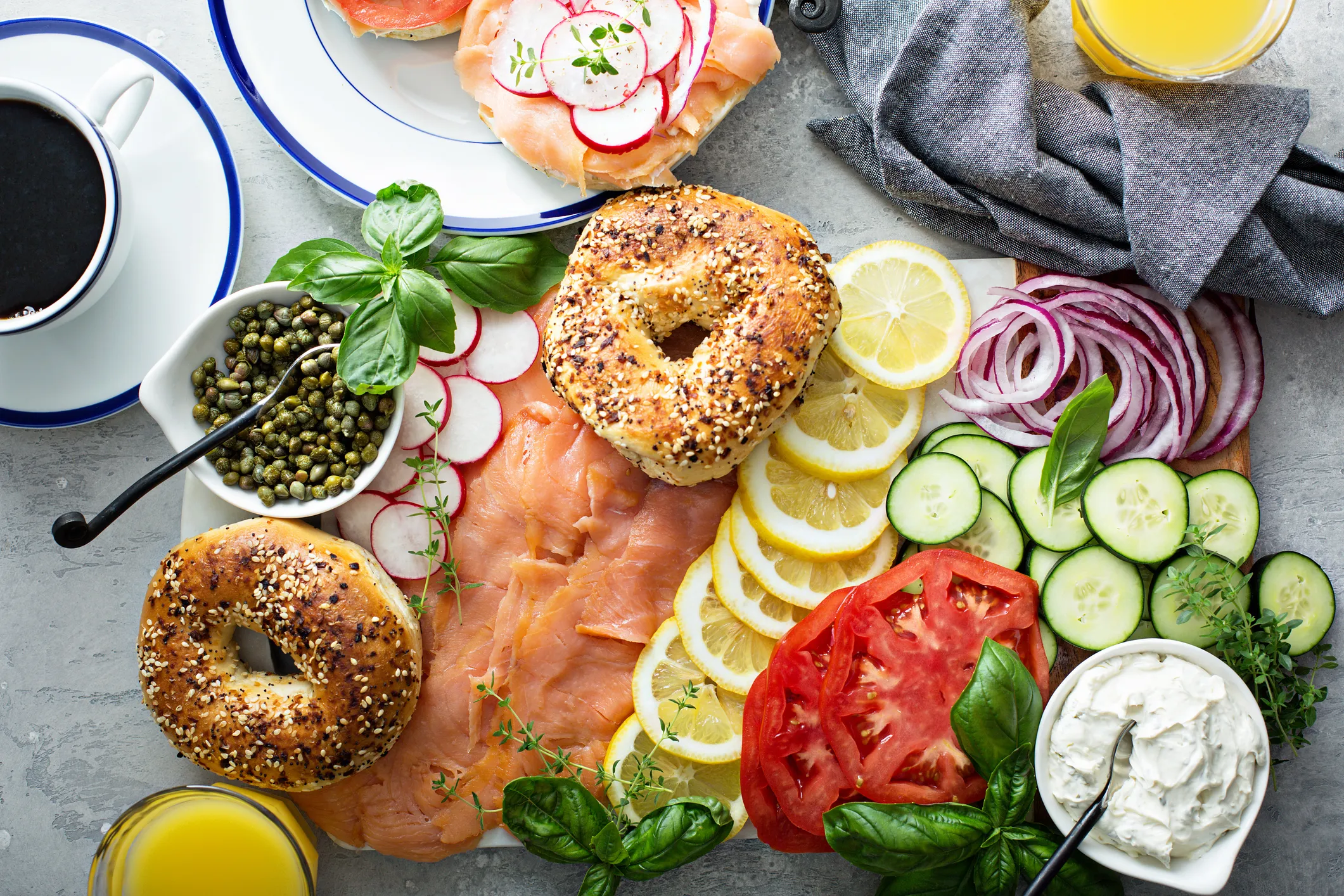 Comment faire une planche à bagel: Idée de brunch simple de la Saint-Valentin qui est prête en 10 minutes