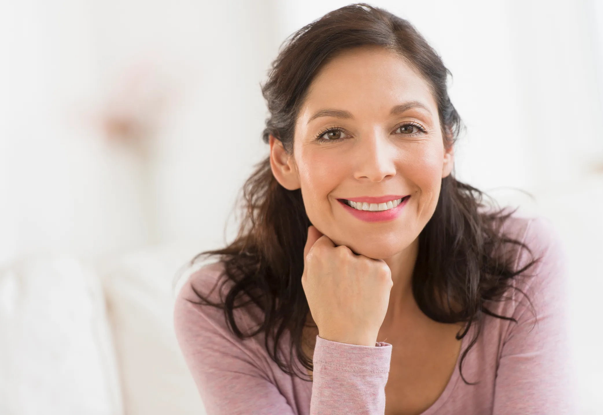 Maquillage pour les yeux en 4 étapes simples pour rendre les cils plus épais, camouflage affaiblies et plus