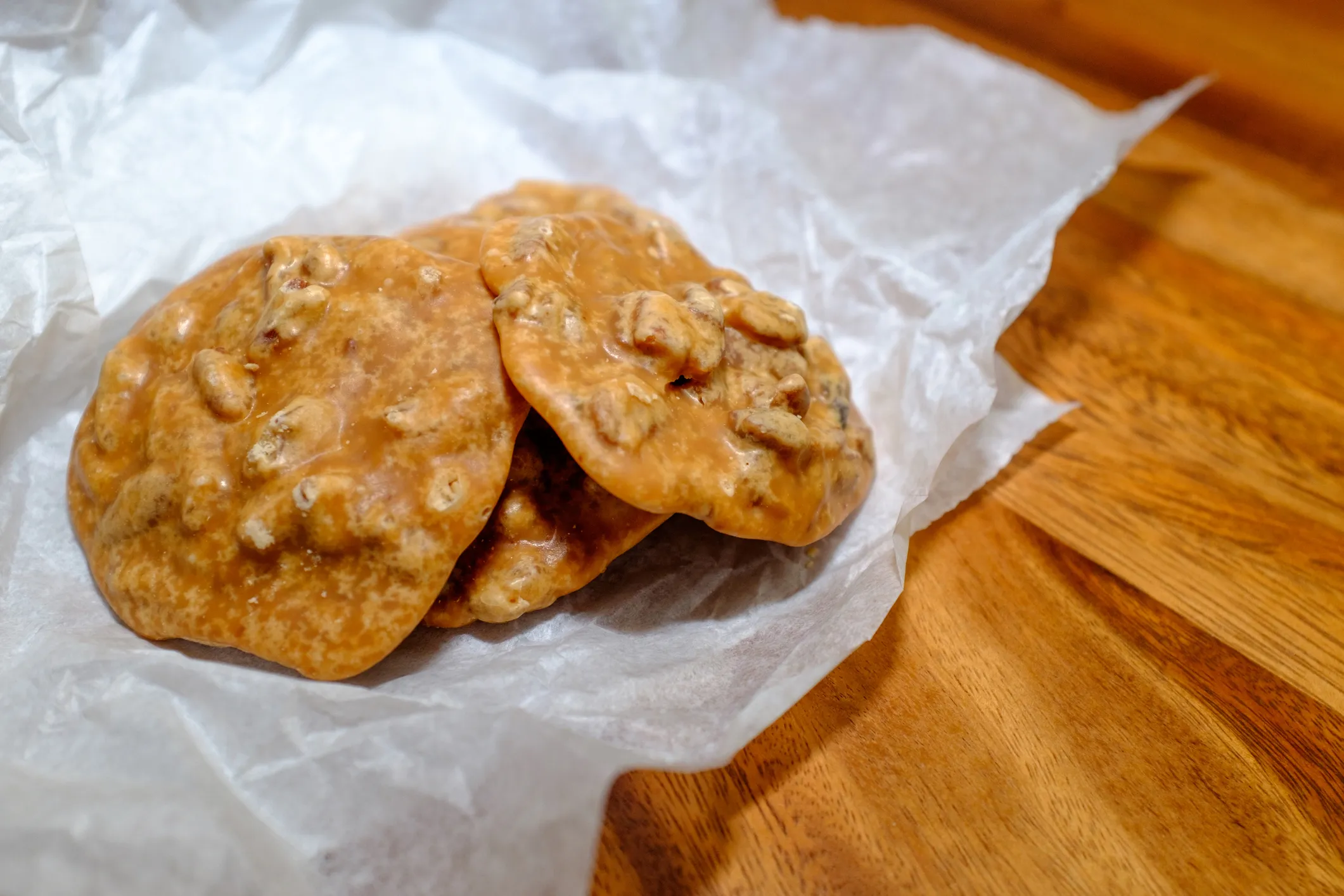 Ces pralines de noix de pécan au beurre sont un Mardi Gras doivent 