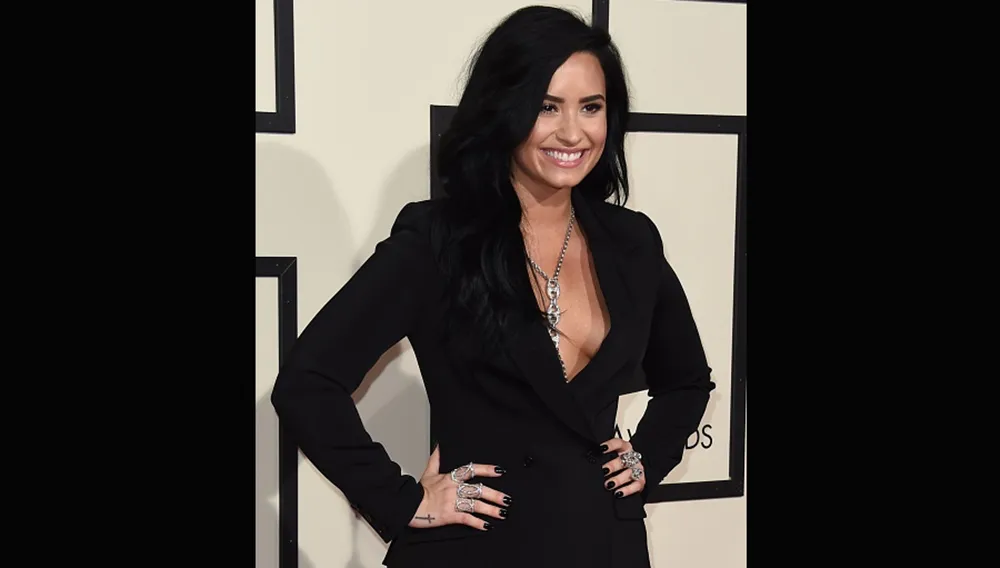 Demi Lovato dans Loree Rodkin