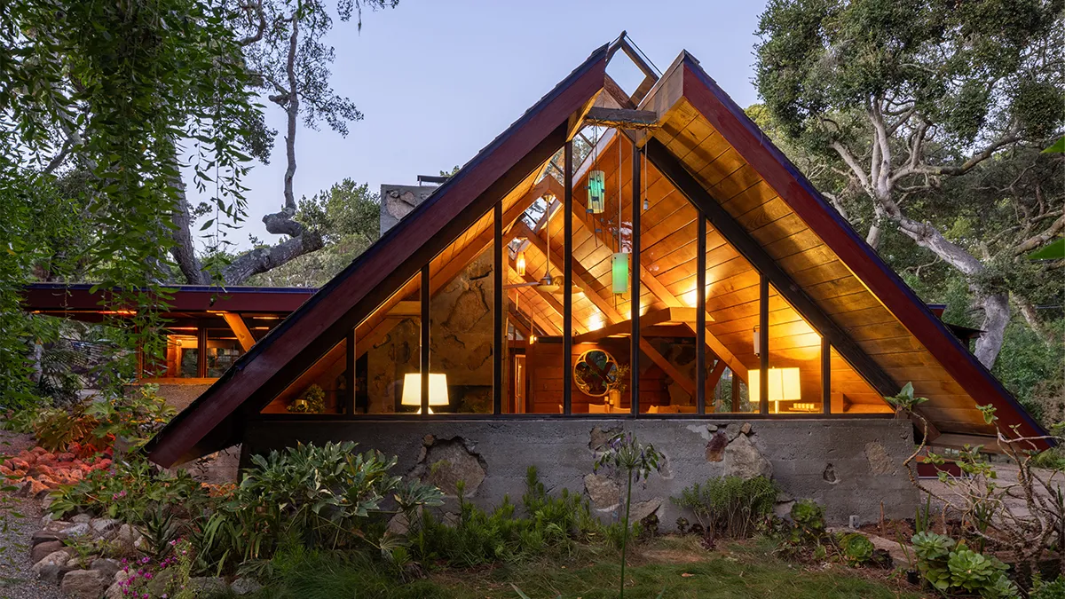 Cette maison de 2,7 millions de dollars à Carmel a été conçue par un apprenti de Frank Lloyd Wright