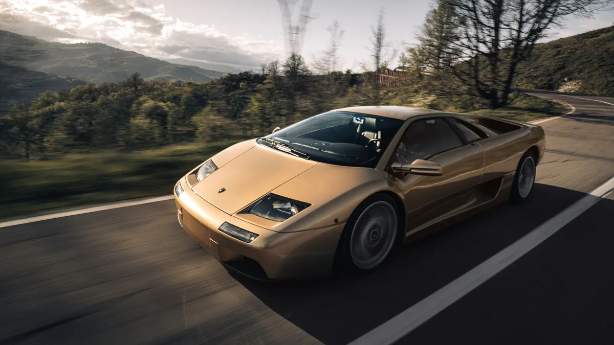 Nous avons conduit la dernière Lamborghini Diablo à sortir de la chaîne de production. Voici à quoi ça ressemblait.