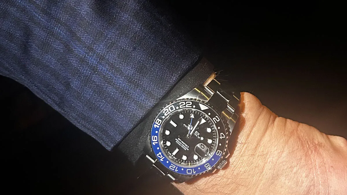 De un Rolex GMT-Master II à un Omega Railmaster: Watch-Spotting au Tucson Gem Show