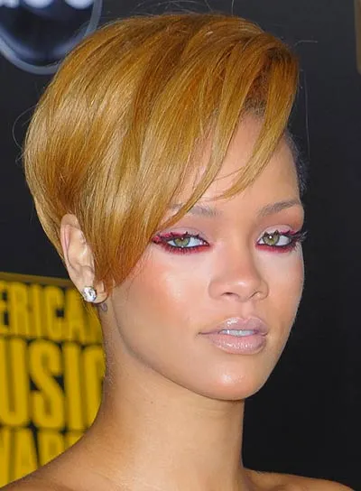 Copiez le maquillage pour les yeux audacieux de Rihanna