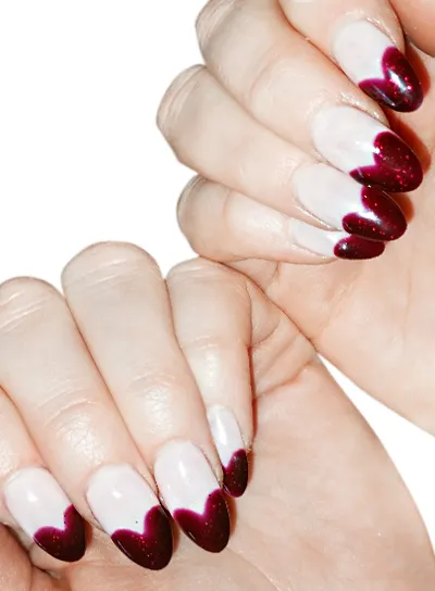 Une idée d'ongles pour la Saint-Valentin directement du tapis rouge